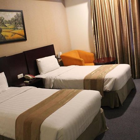 Asialink Premier Karawang Buitenkant foto