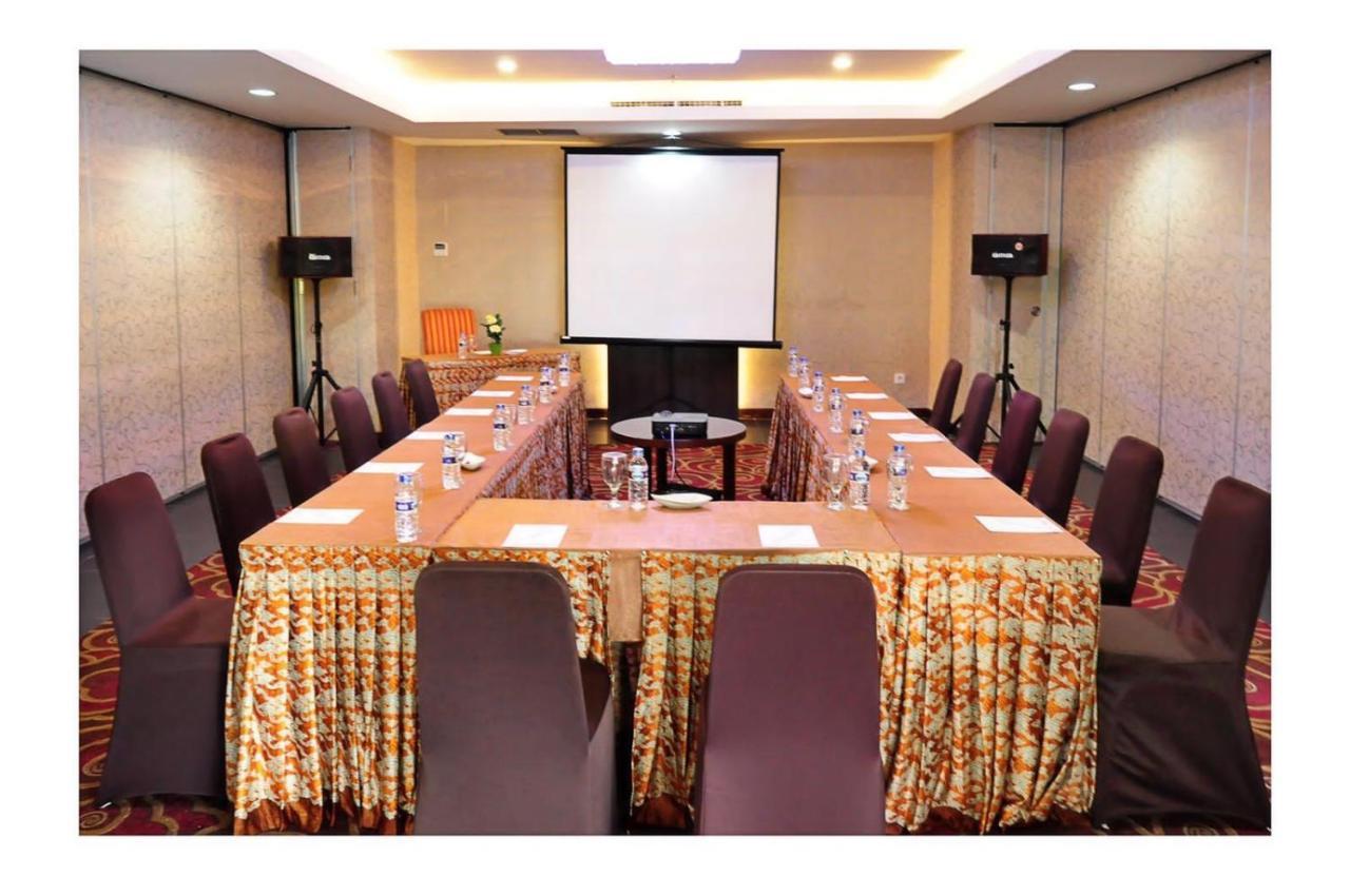 Asialink Premier Karawang Buitenkant foto