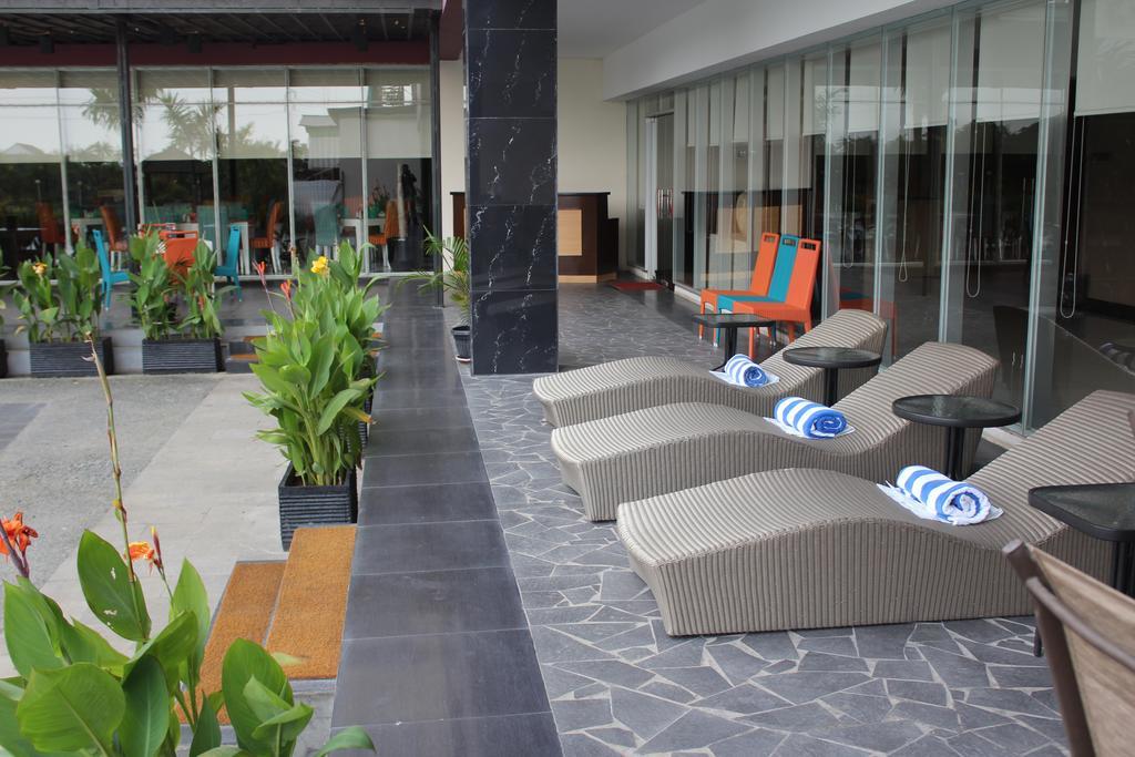 Asialink Premier Karawang Buitenkant foto