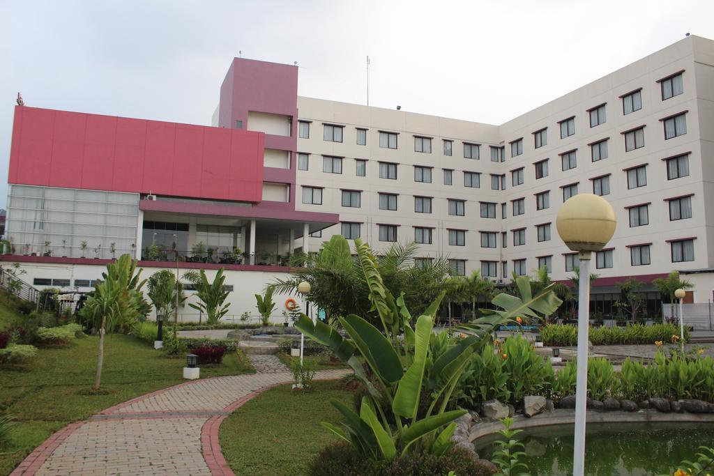 Asialink Premier Karawang Buitenkant foto